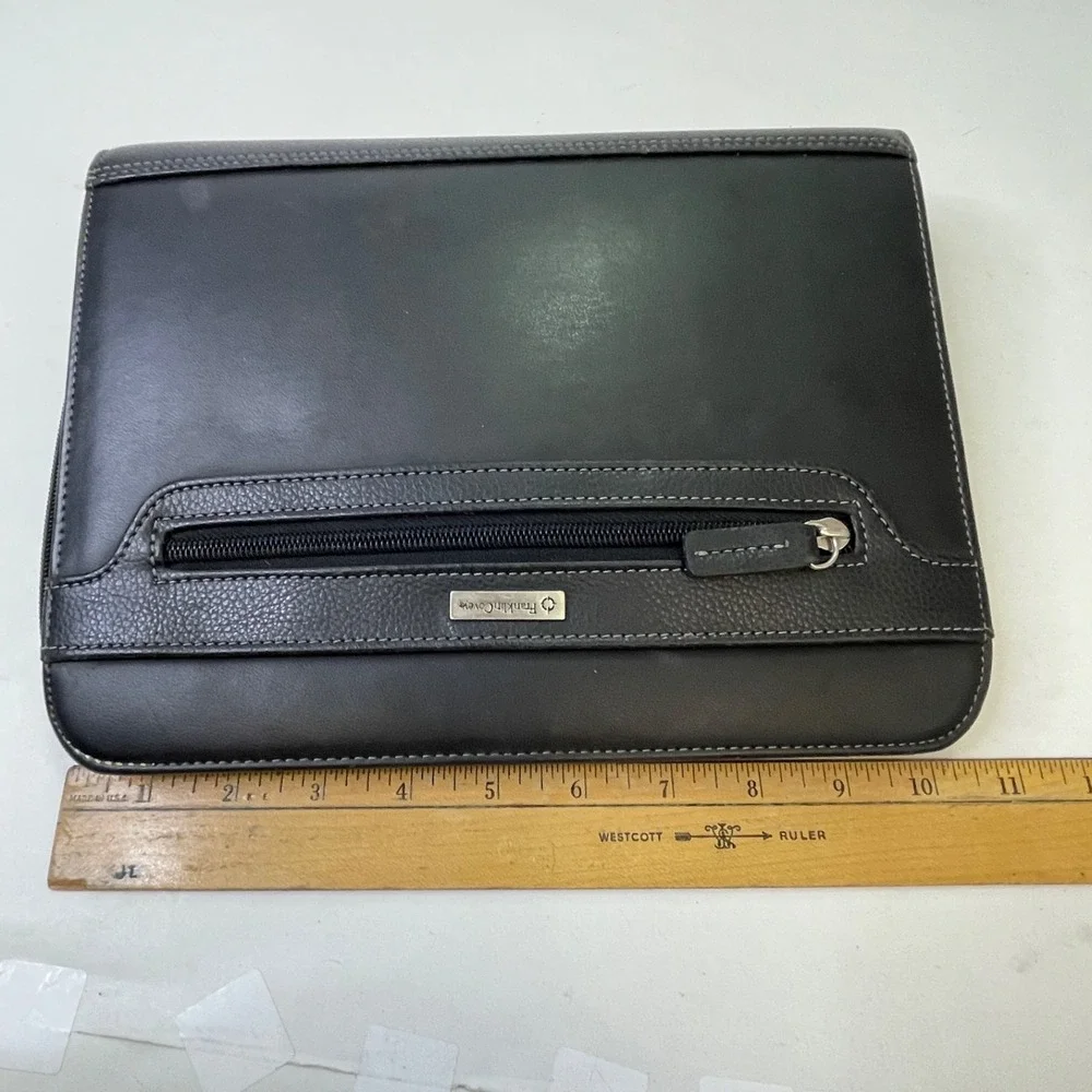 Franklin Covey  Zip Around Classic Planner  7 Ring  10.5" X 8" Black - Picture 12 of 14